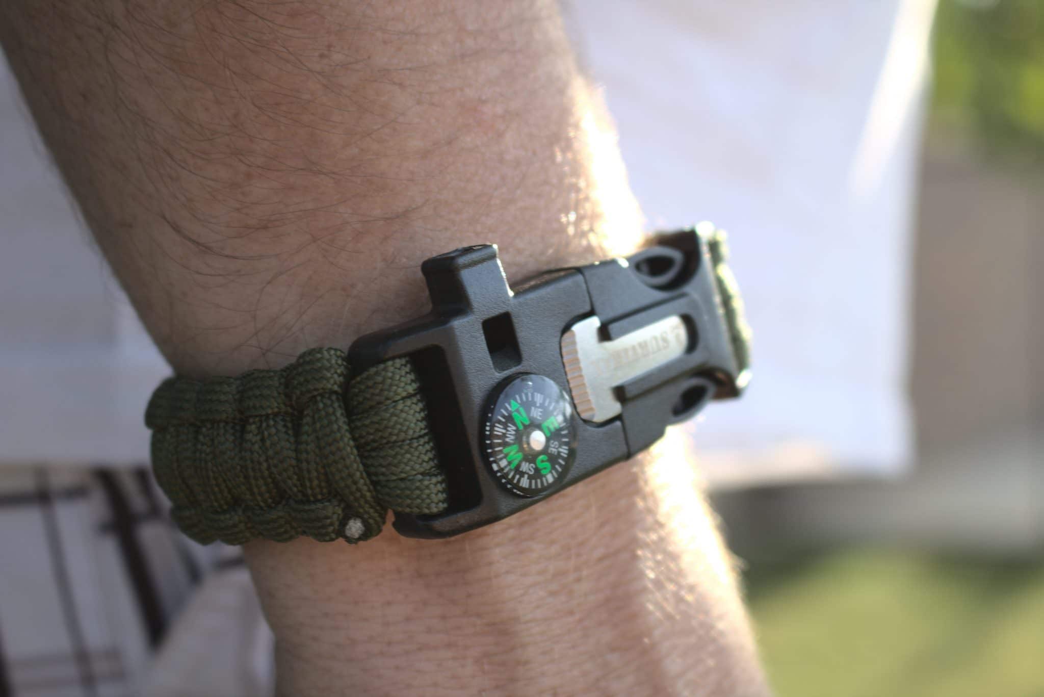 Bracelet en corde : l’accessoire incontournable des esprits libre