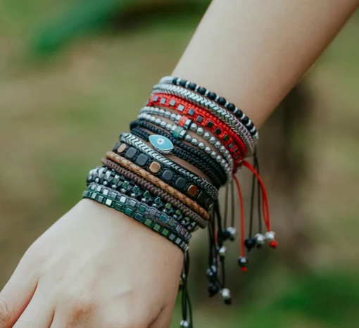 Comment bien choisir son bracelet en corde pour femme en 2025
