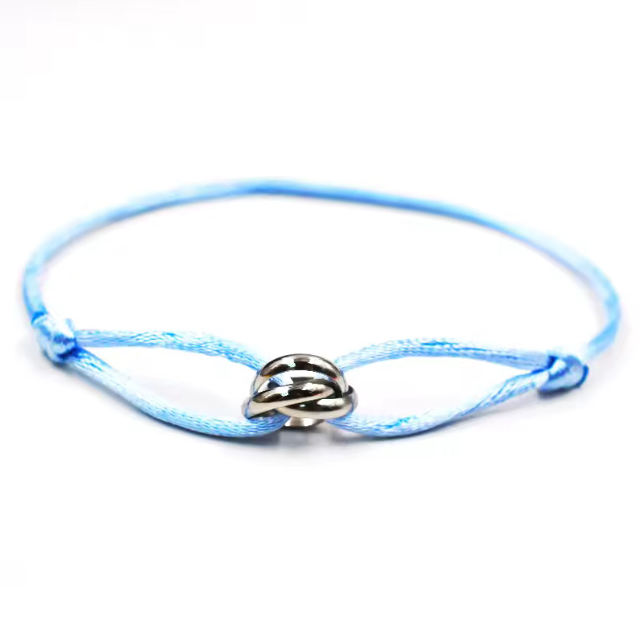 BRACELET EN CORDE BLEU CIEL & NŒUD ARGENTÉ POUR FEMME – FRAÎCHEUR, ÉCLAT ET ÉLÉGANCE