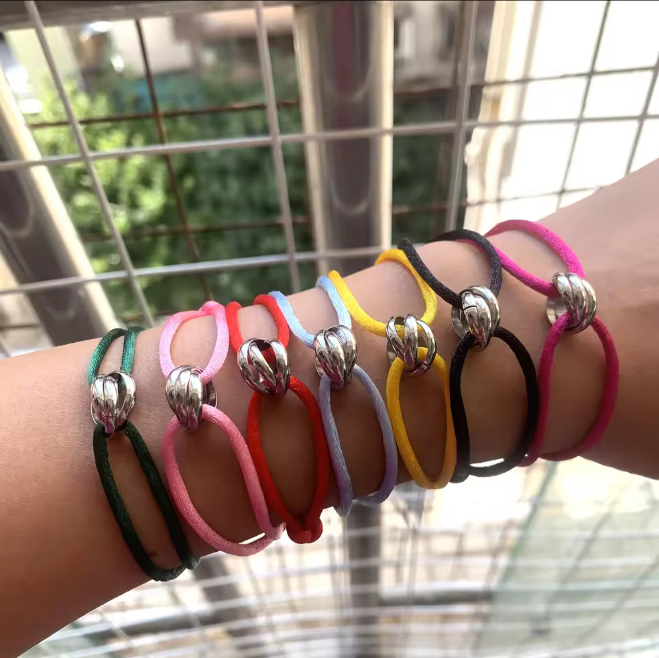BRACELET EN CORDE BLEU CIEL & NŒUD ARGENTÉ POUR FEMME – FRAÎCHEUR, ÉCLAT ET ÉLÉGANCE