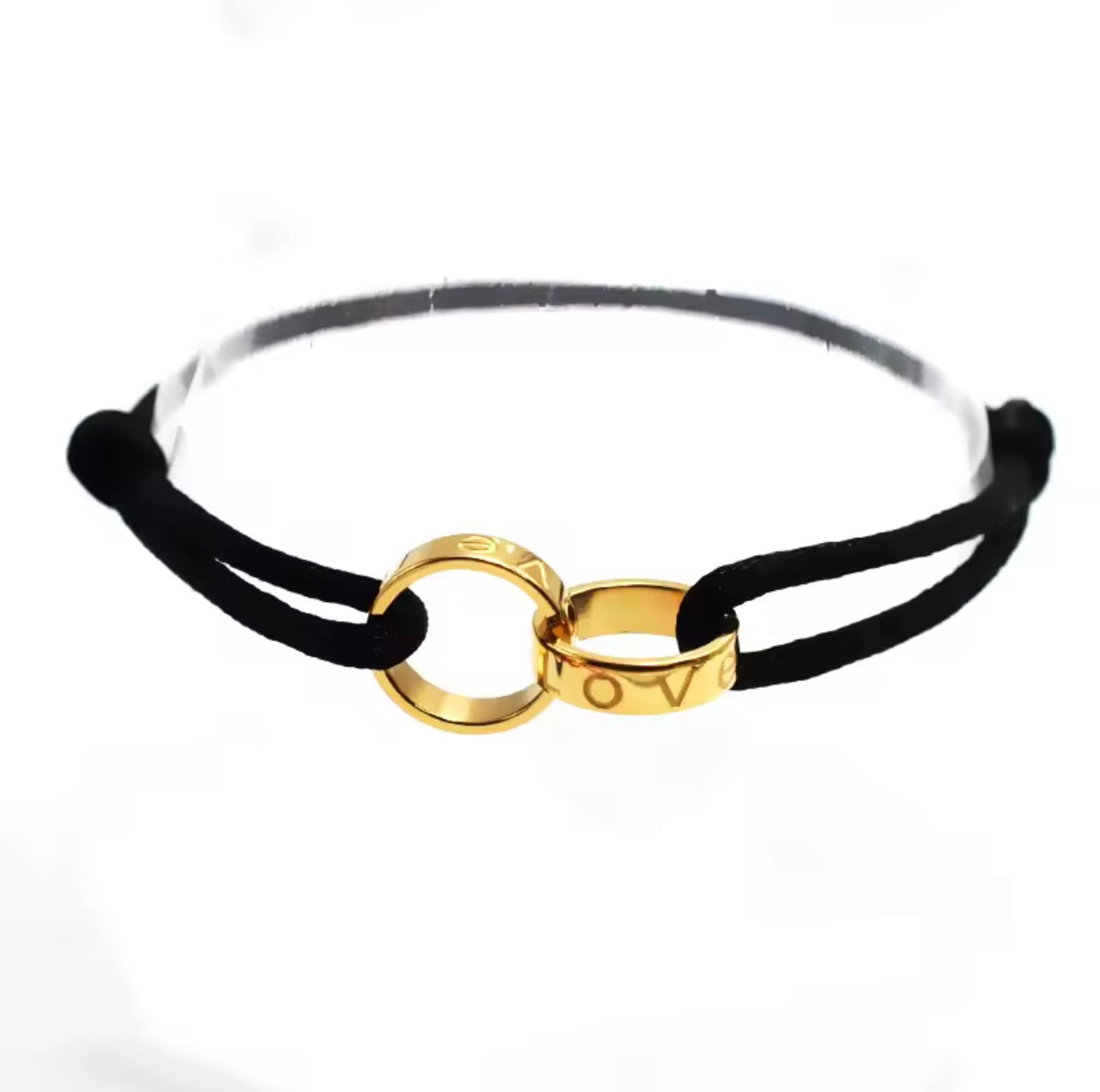 Bracelet en corde noir “Love” & anneau doré – Élégance intemporelle et message fort